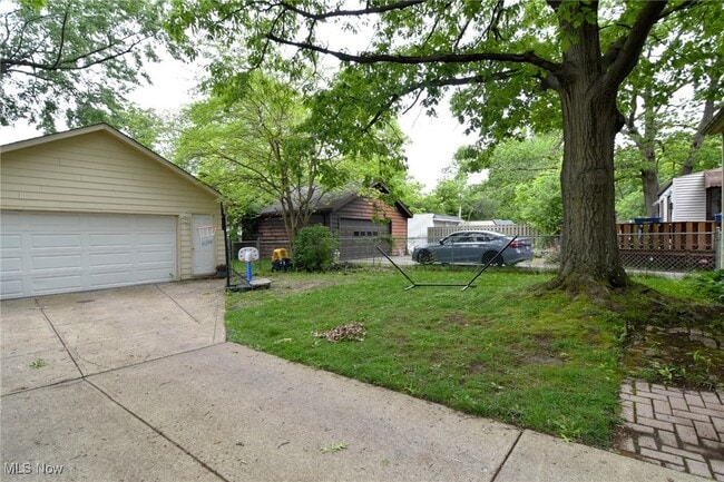 Building Photo - 2408 Eardley Rd