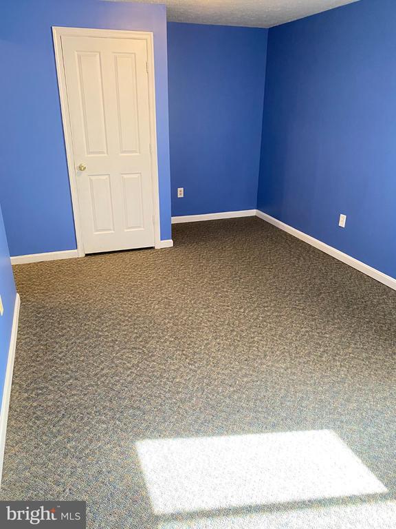 Building Photo - 517 Kingdom Ct