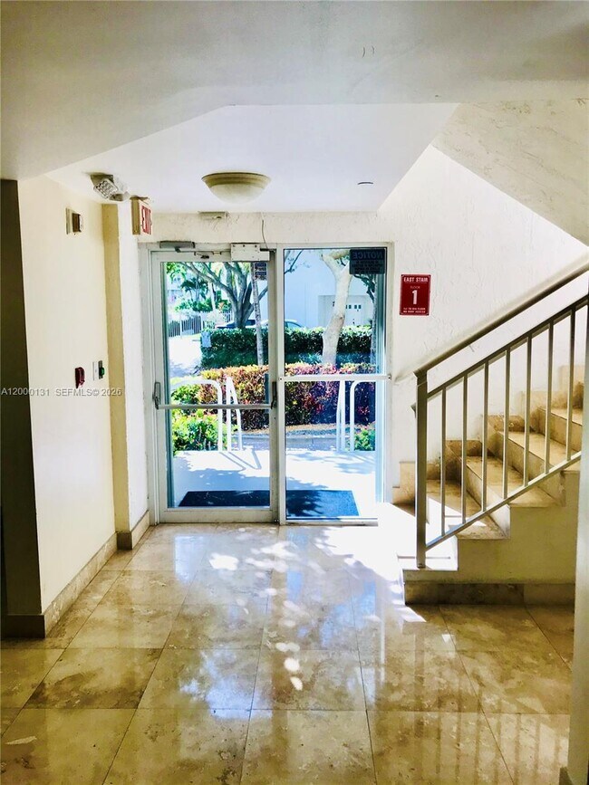 Building Photo - 16590 NE 26th Ave