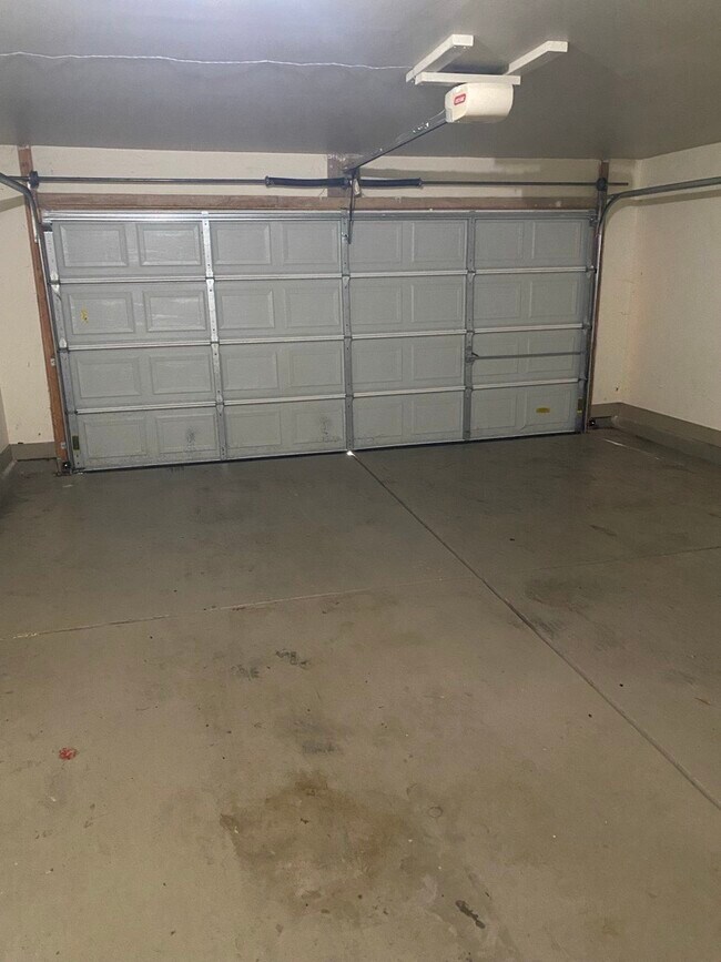 Building Photo - 300 Southmen Ln