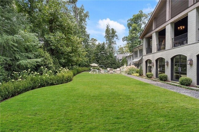 Building Photo - 3612 Castlegate Dr NW