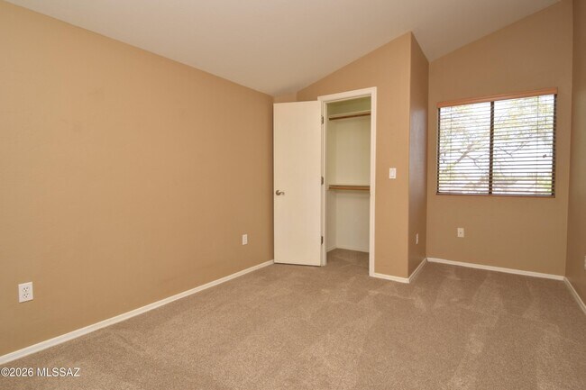 Building Photo - 10226 E Desert Eden Pl