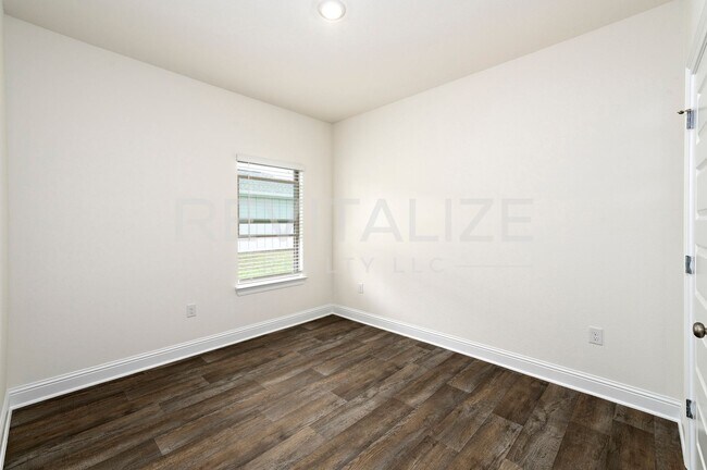 Building Photo - 13330 Shea Cir