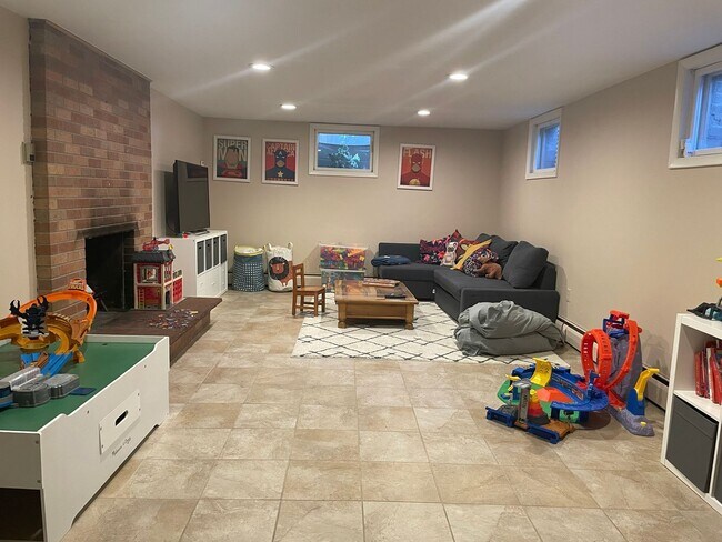 Building Photo - Must See Newly Remodeled North Boulder 5 bed/2.5 bath - Available August 7th!