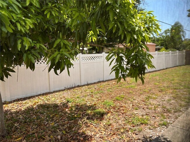 Building Photo - 4272 Pandora Rd