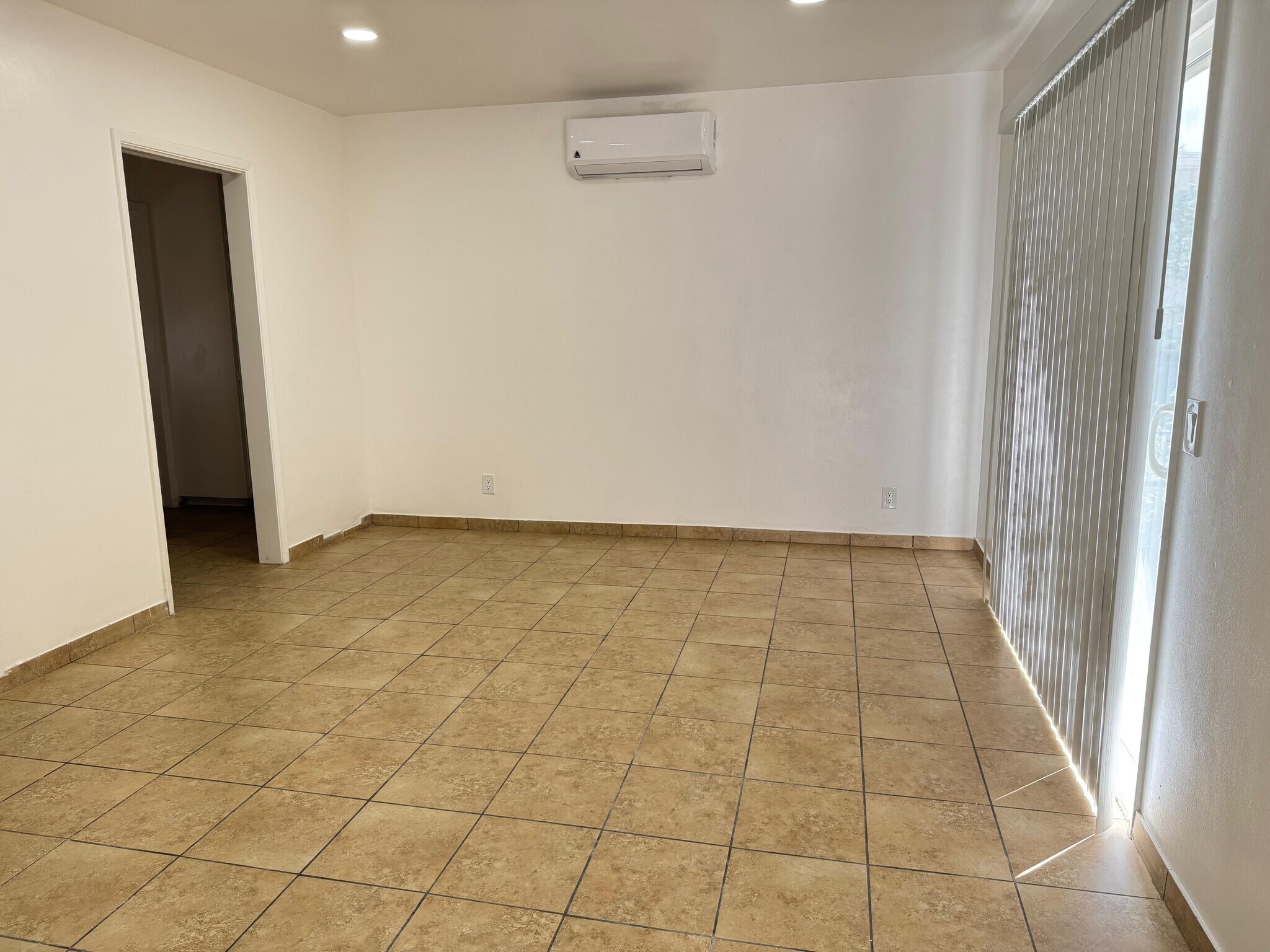 Building Photo - 709 E Magnolia Blvd