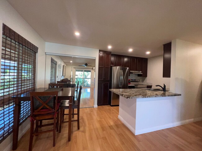 Primary Photo - FURNISHED PET FRIENDLY 2 bed/1.5 bath Kihe...