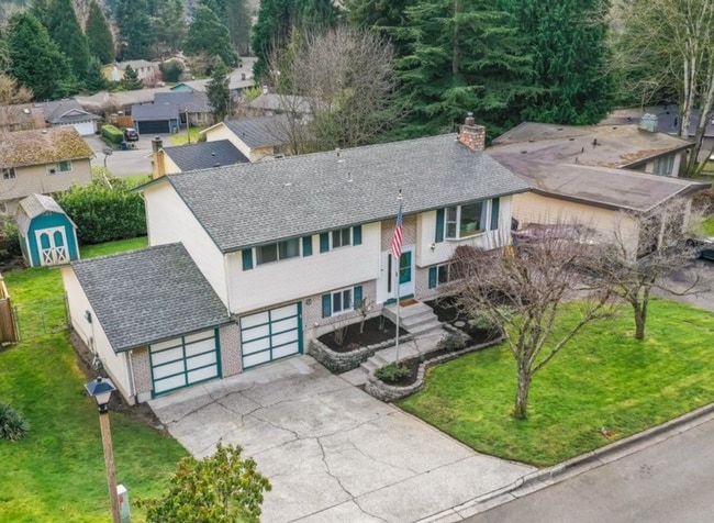 Building Photo - Beautifully Updated 4BR Split-Level Home i...