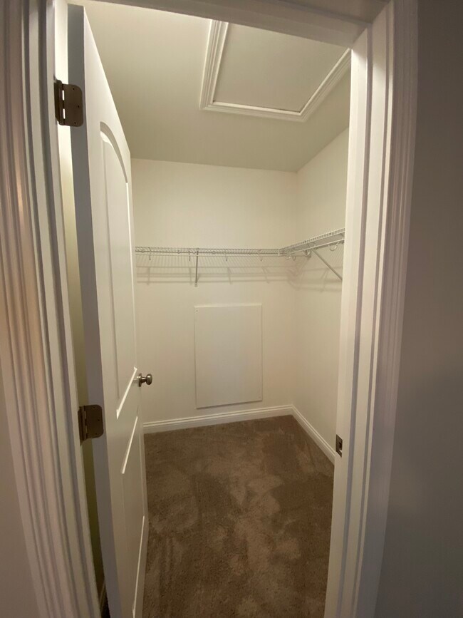 Building Photo - 6645 Woods Mill Dr