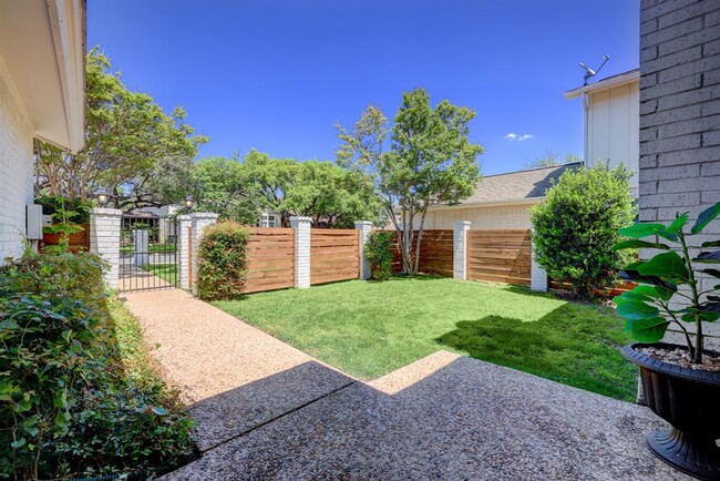 Building Photo - 5609 Courtyard Cove