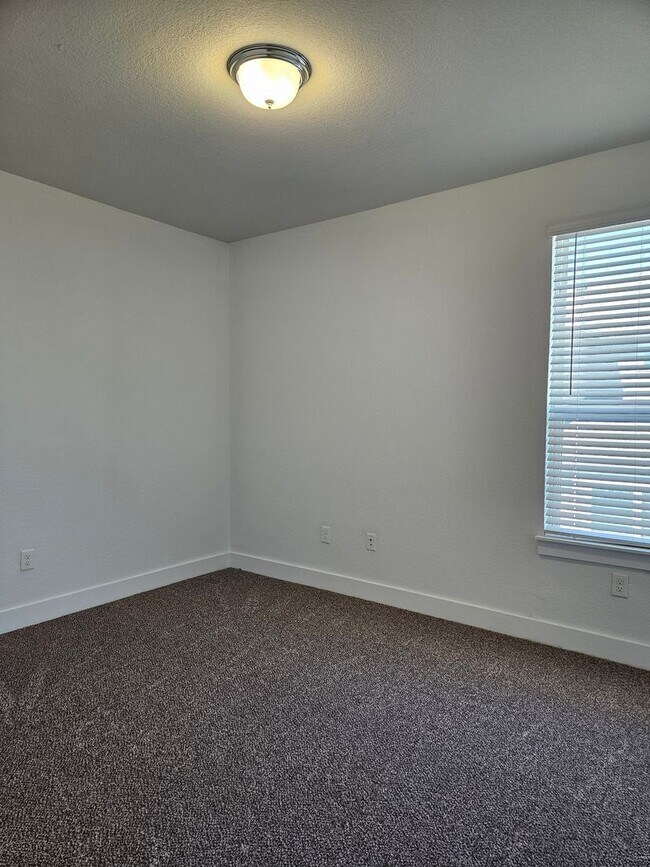 Building Photo - Modern 3/2.5 Condo in Northeast Austin | Built 2023 | Near Samsung & Parmer Lane