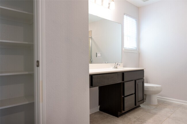 Building Photo - 623 Ash Mill Dr