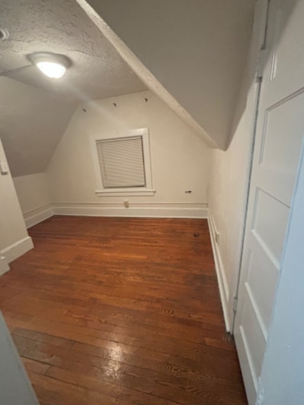 Building Photo - 219 Green St