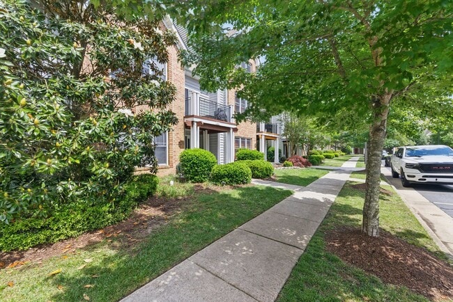 Building Photo - 985 Hollymeade Cir