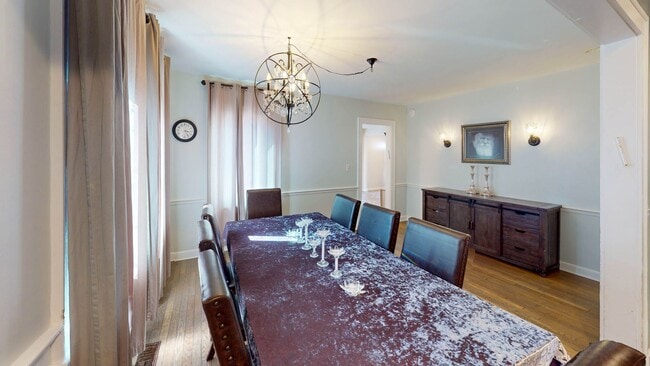 Building Photo - Gorgeous 4-Bed 2-Bath in Beaver Hills