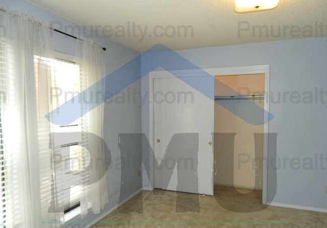 Building Photo - AVAILABLE NOW!!! Gorgeous 3+ Bed 2-Bath To...