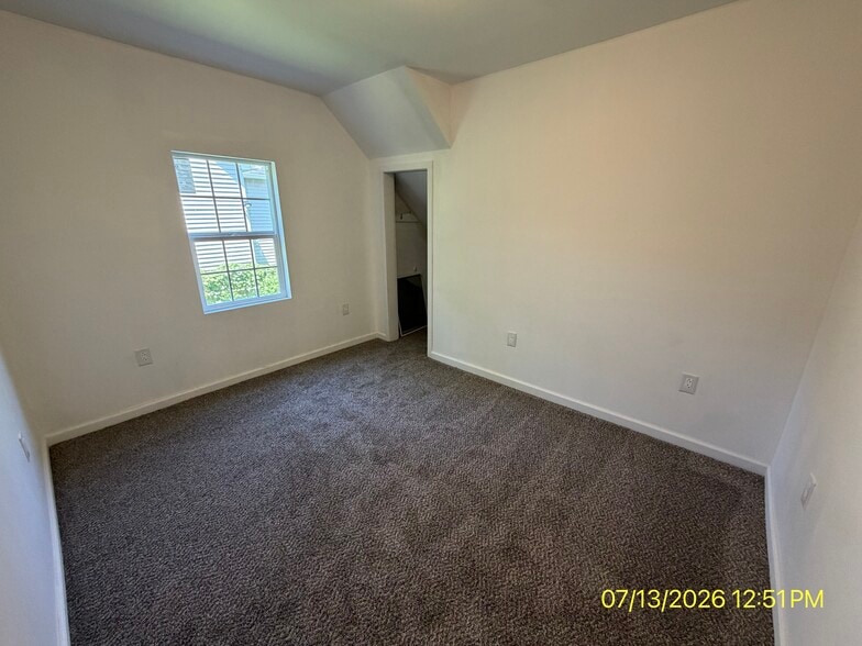 Building Photo - 1215 E 28th St