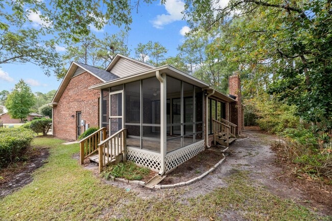 Building Photo - 3x2 Gem Nestled on Cul-DeSac in Premier Gated Marina Community!!