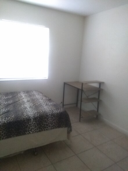 Building Photo - 7024 SW 18th Pl