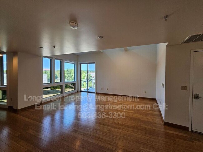 Building Photo - 12600 SW Crescent St