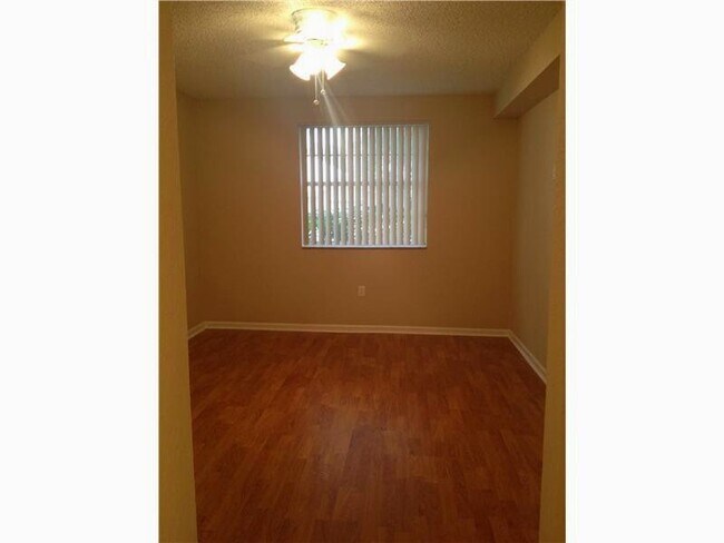 Building Photo - 2831 N Oakland Forest Dr