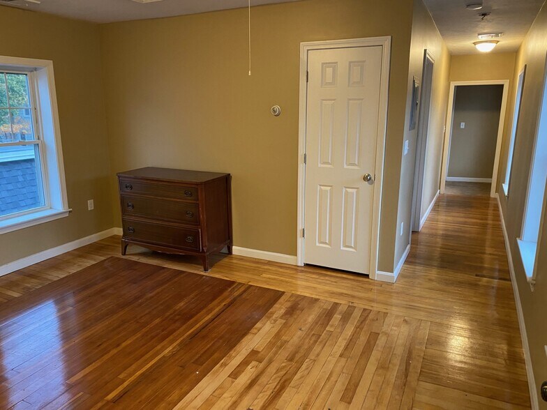 Building Photo - 17 Whitman Ave