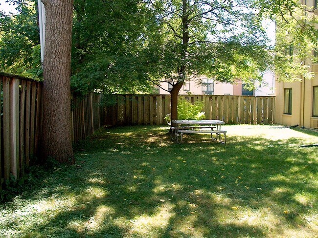 Building Photo - Studio Apartment on Main Street Downtown Madison
