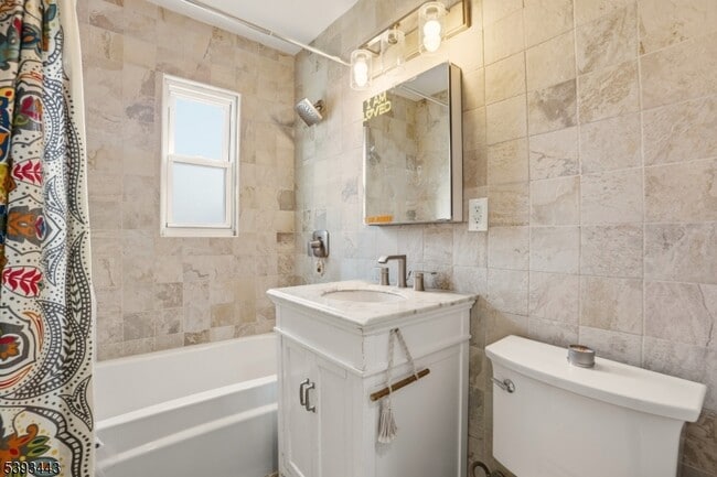 Building Photo - 214 S Valley Rd