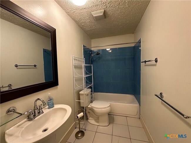 Building Photo - 904 Dale Dr