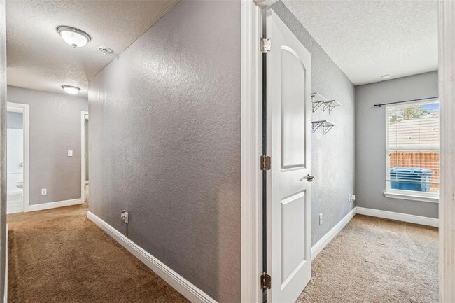 Building Photo - 13070 Sigmund St