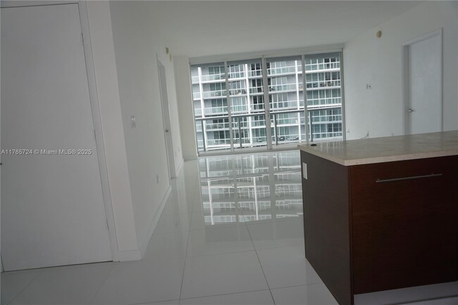 Building Photo - 475 Brickell Ave