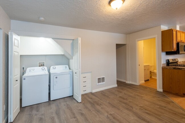 Building Photo - 425 N 7th Ave