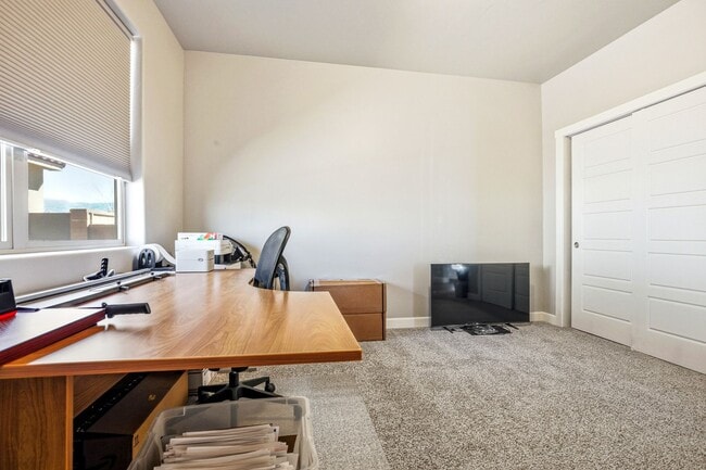 Building Photo - Beautifully Maintained 3 Bedroom Home in Mesa Village