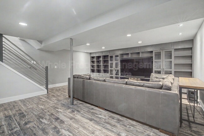 Building Photo - 5565 E Bails Dr
