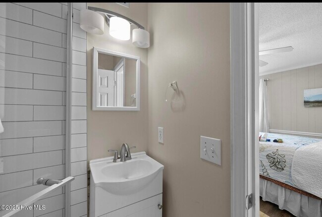 Building Photo - 301 Commerce Way