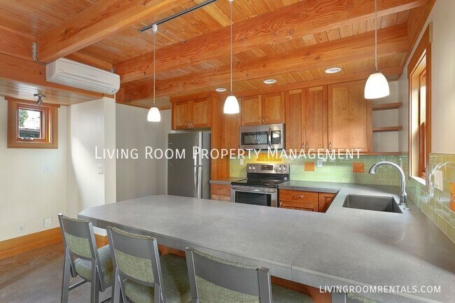 Building Photo - 1501 SE Holly St