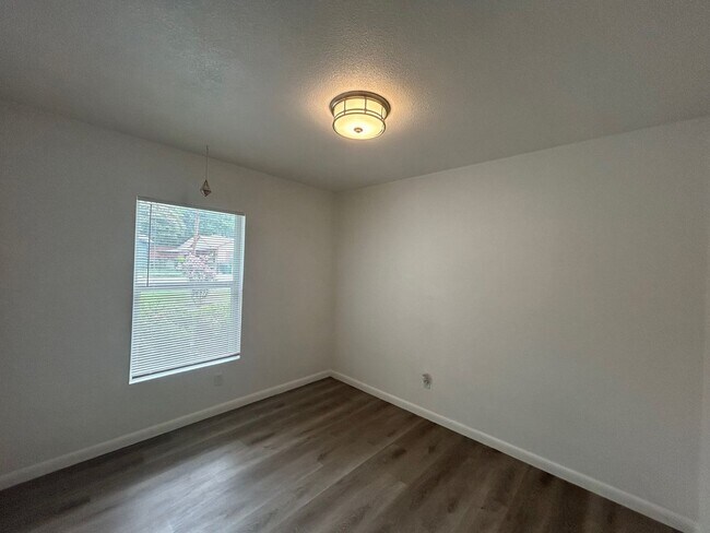 Building Photo - Charming 4 Bed, 3 Bath Home + Bonus 1 Bed/1 Bath Casita!