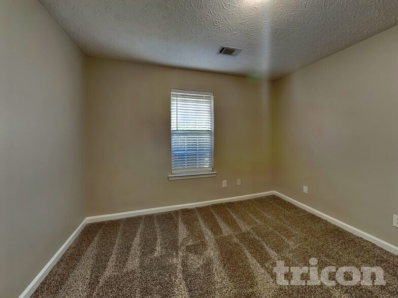 Building Photo - 103 New Farm Dr