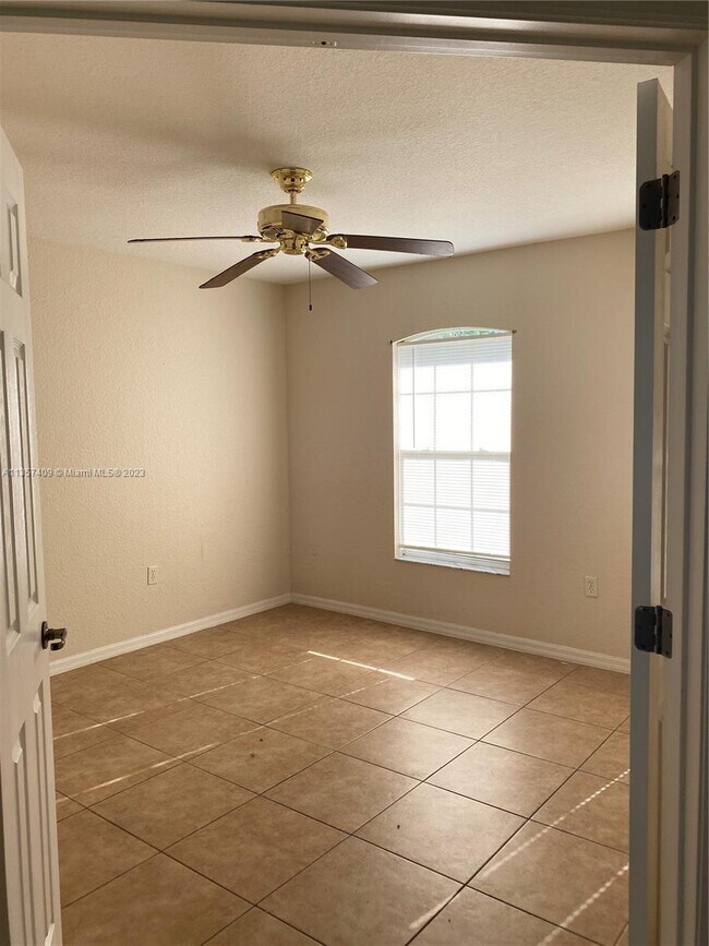 Building Photo - 13755 SW 48th Ct