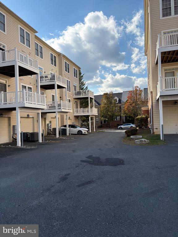 Building Photo - 635 Whetstone Glen St