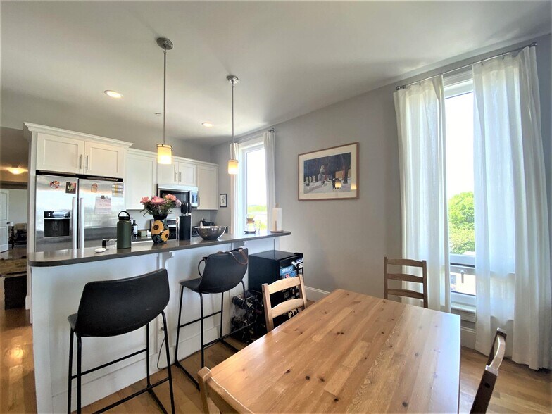 Building Photo - 168 Hampshire St