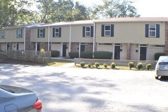 Building Photo - Your new home Awaits!