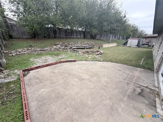 Building Photo - 2502 Transit Dr