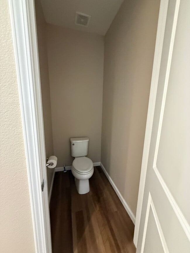 Building Photo - Experience refined living in this beautifully appointed 4-bedroom + den, 3-bath executive residence.