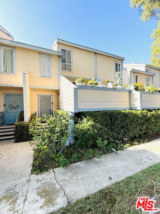 Building Photo - 9901 Independence Ave