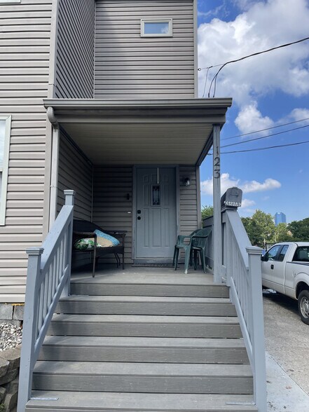 Primary Photo - 123 Montmullin St