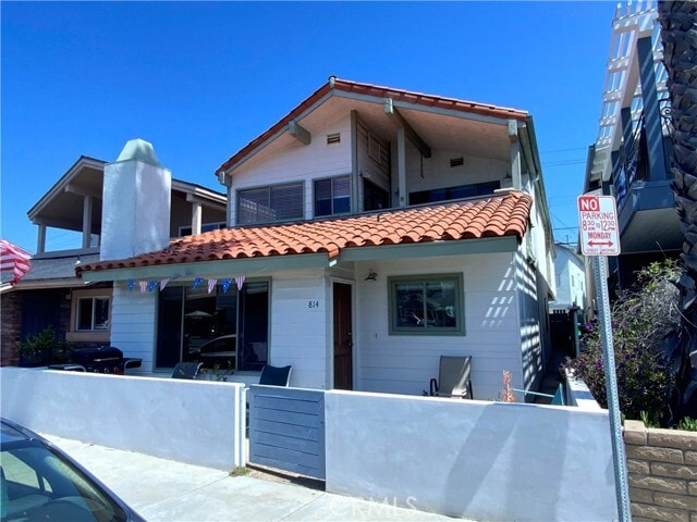 Primary Photo - 814 W Balboa Blvd