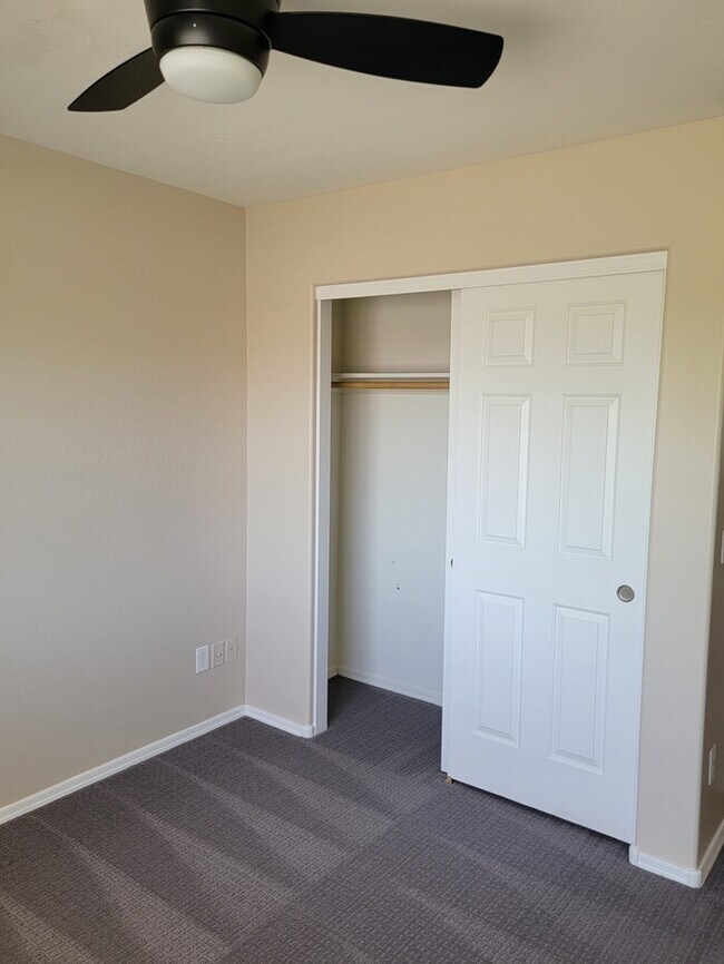 Building Photo - Amazing 4-Bedroom, 3-Bathroom home For Rent in Laveen!!