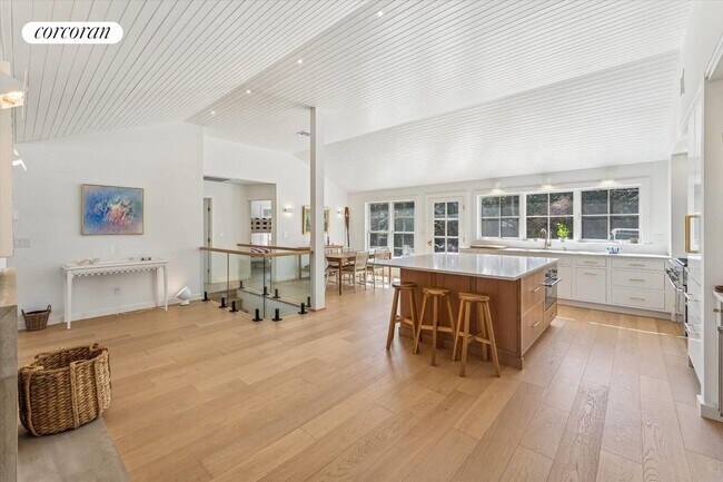 Building Photo - 25 Lamb Ave