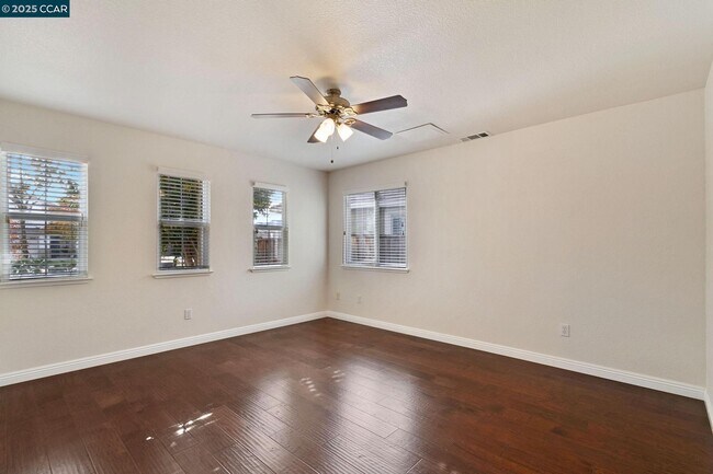 Building Photo - 732 Antiquity Dr